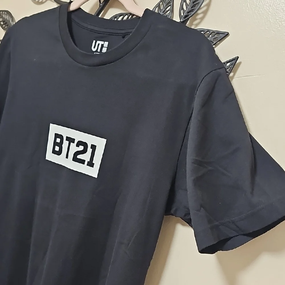 Uniqlo Black Short Sleeve‎ Tee